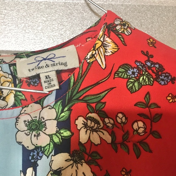 Blouse w/ front-tie - Picture 4 of 4